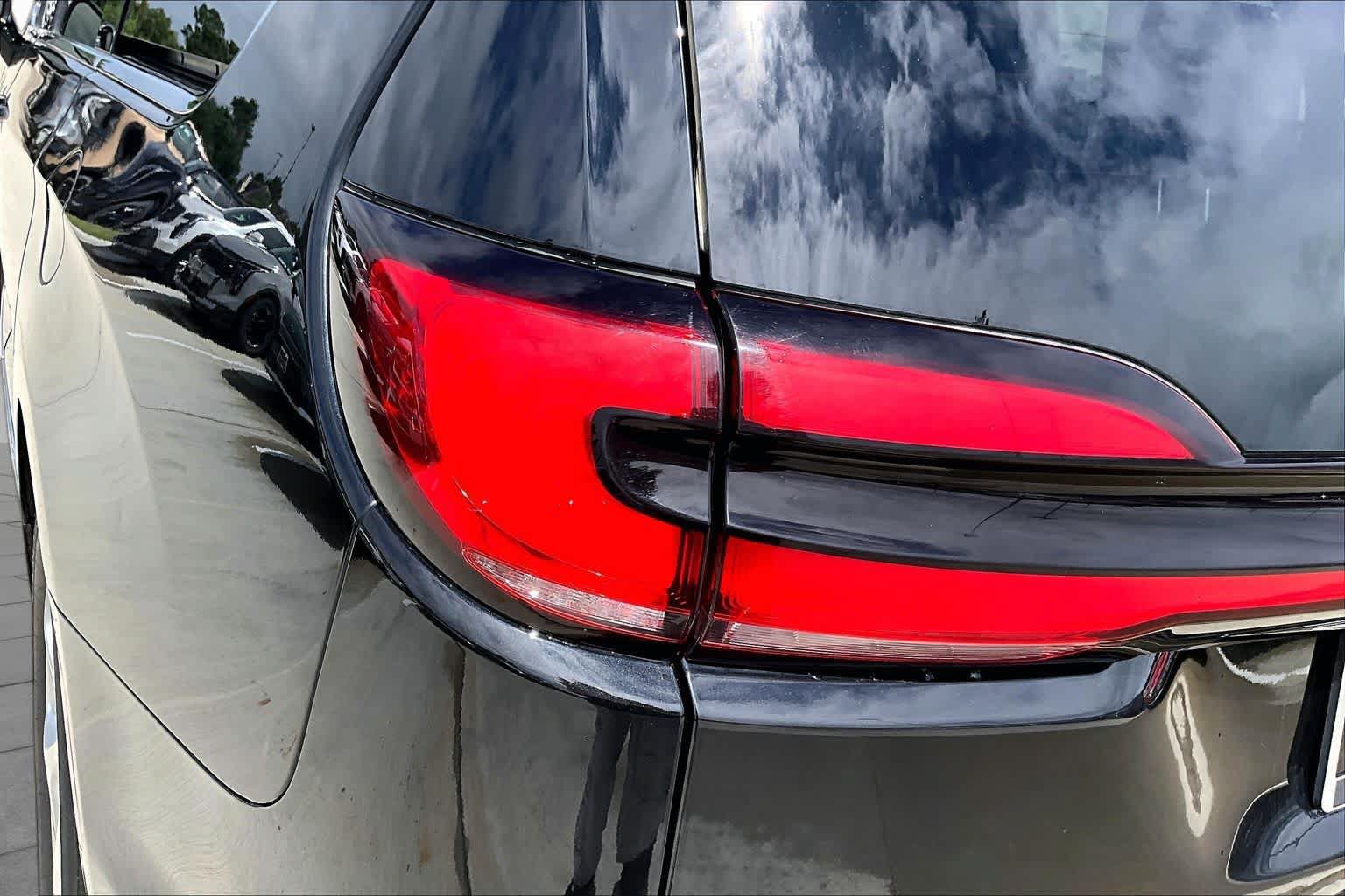Used 2023 Chrysler Pacifica Limited FWD image 28
