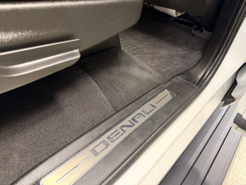 Used 2019 GMC Yukon XL Denali w/ Denali Ultimate Package image 39