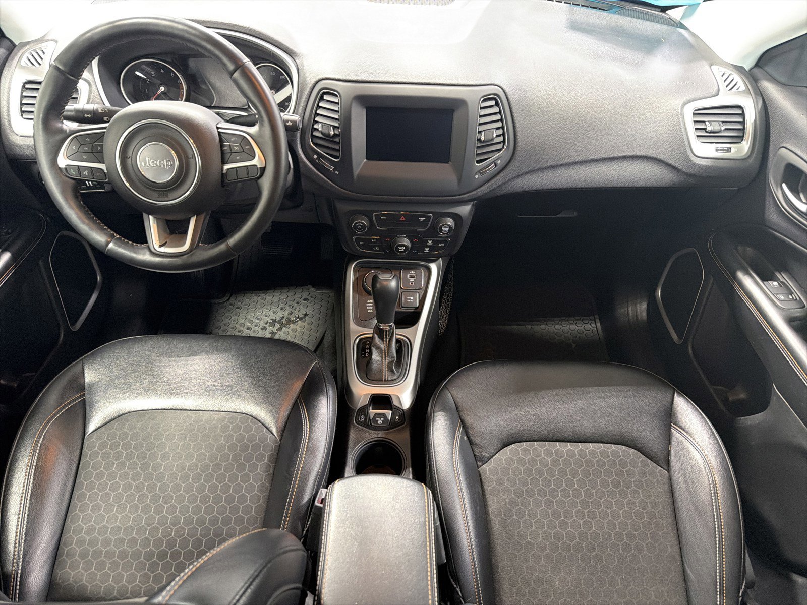 Used 2017 Jeep Compass Latitude w/ Popular Equipment Group image 9