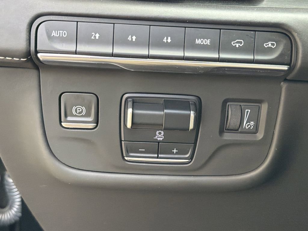 Certified 2022 Cadillac Escalade Sport Platinum w/ LPO, ONYX Package image 36