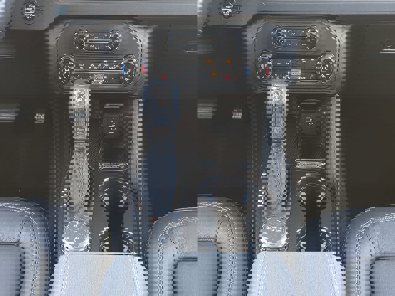 New 2026 Ford Bronco Outer Banks w/ Sasquatch Package image 17