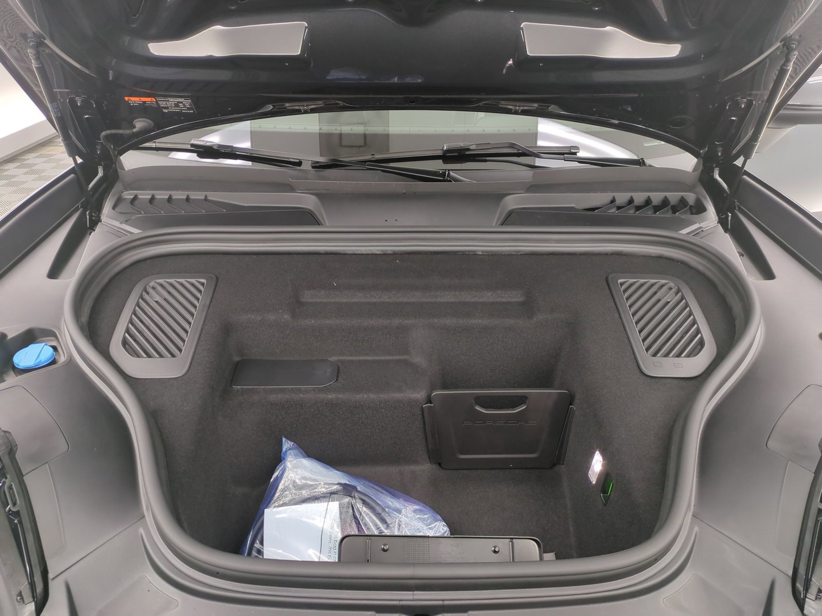 New 2026 Porsche Macan 4 Electric AWD/4WD image 17