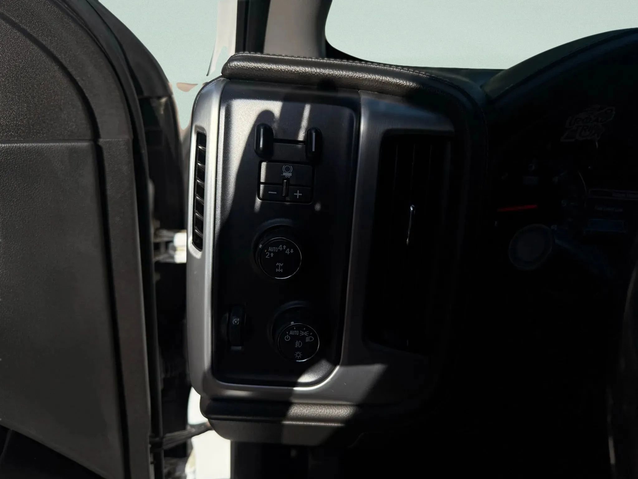 Used 2018 GMC Sierra 1500 SLE w/ SLE Value Package image 44