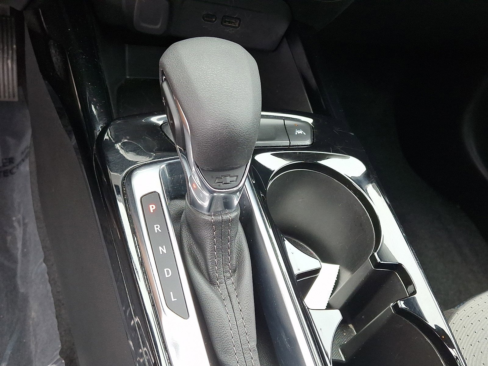 Used 2025 Chevrolet Trax LT FWD image 13