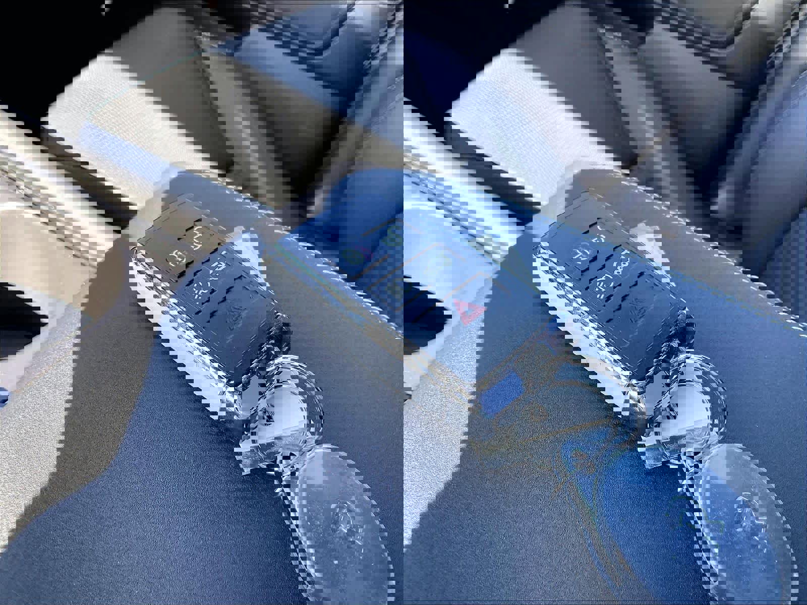 Used 2025 Land Rover Discovery Dynamic SE image 12