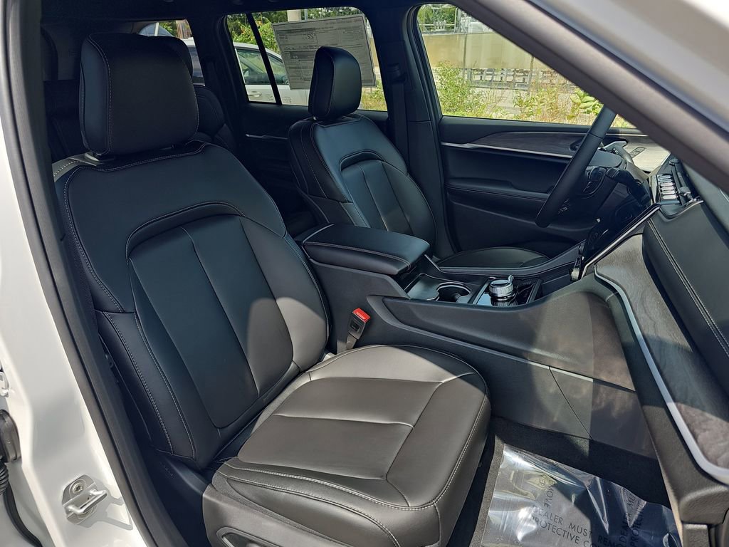 New 2025 Jeep Grand Cherokee Limited image 10