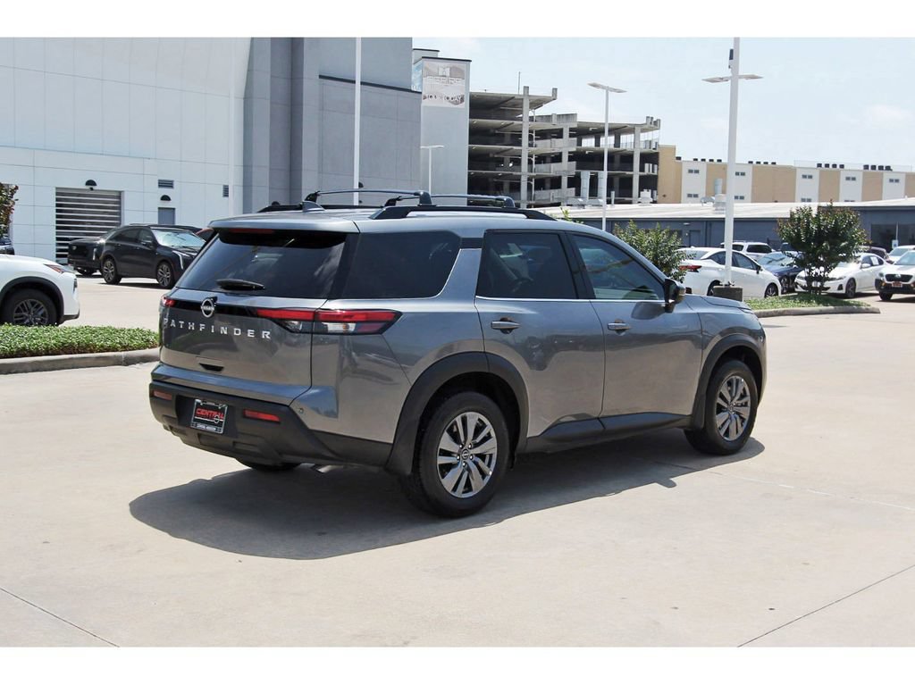 Used 2025 Nissan Pathfinder SV FWD image 5