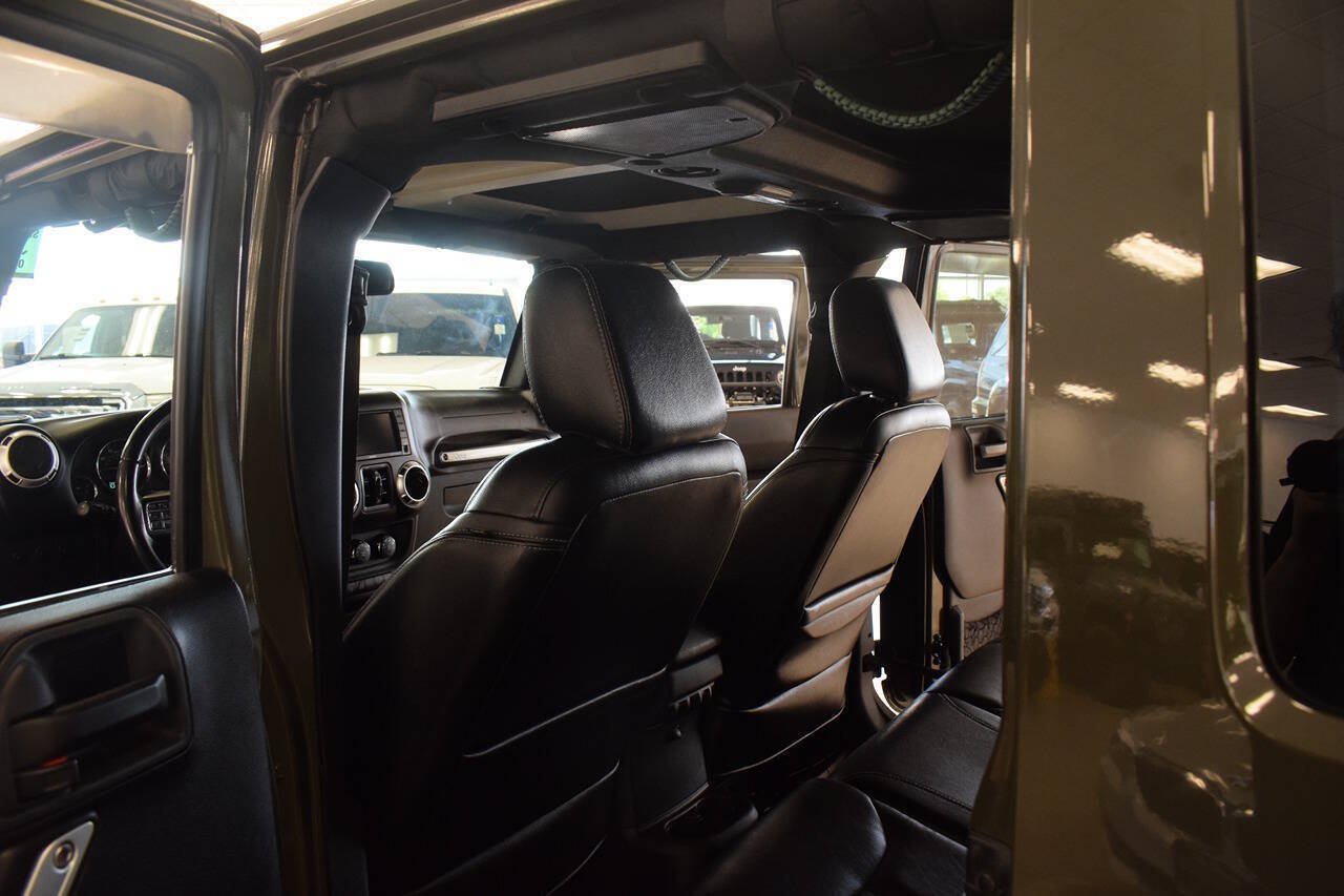 Used 2015 Jeep Wrangler Unlimited Sahara w/ Dual Top Group AWD/4WD image 61