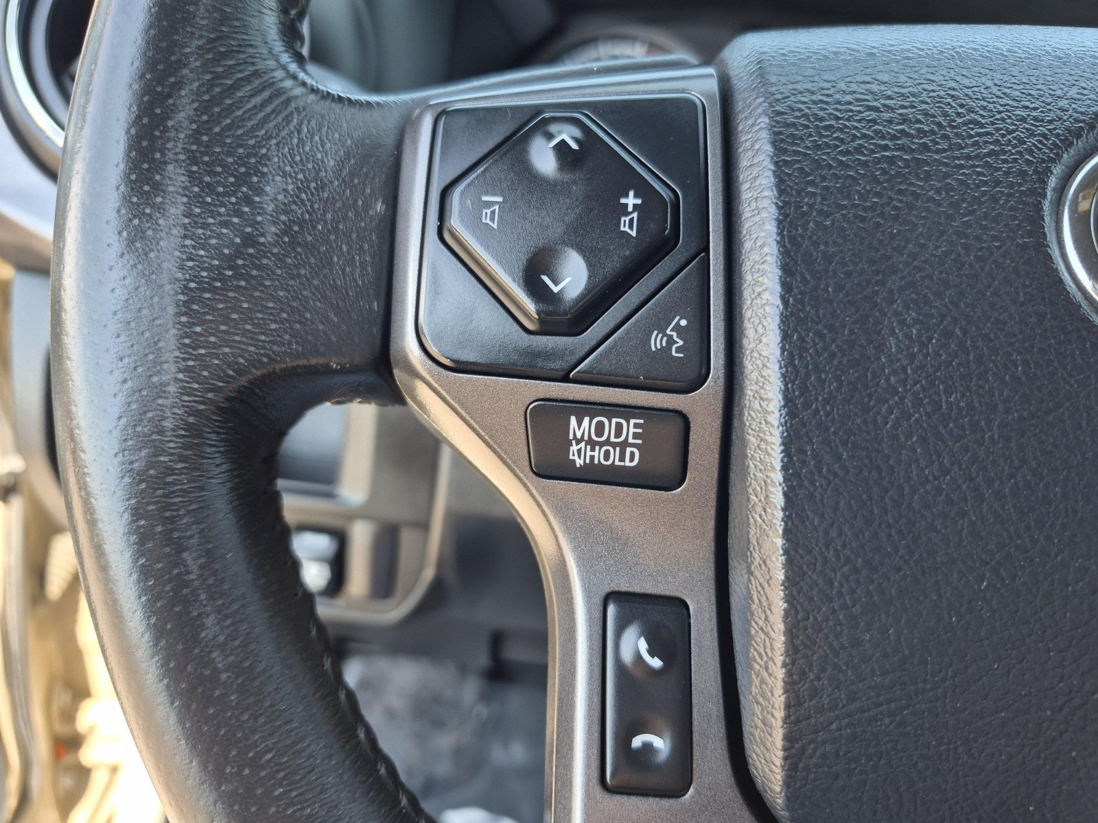 Used 2017 Toyota Tacoma TRD Off-Road w/ Tow Package (A/T) AWD/4WD image 25