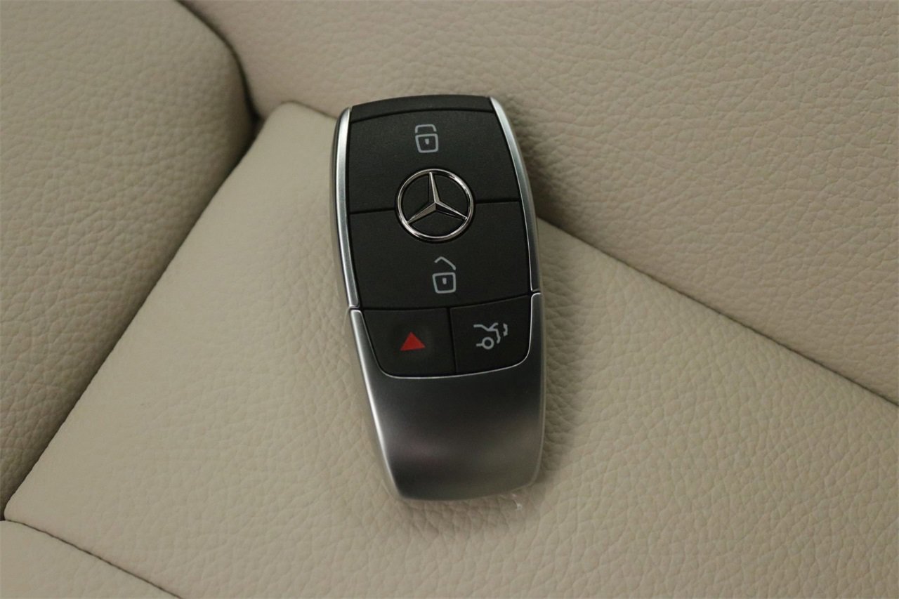 New 2025 Mercedes-Benz GLB 250 image 15