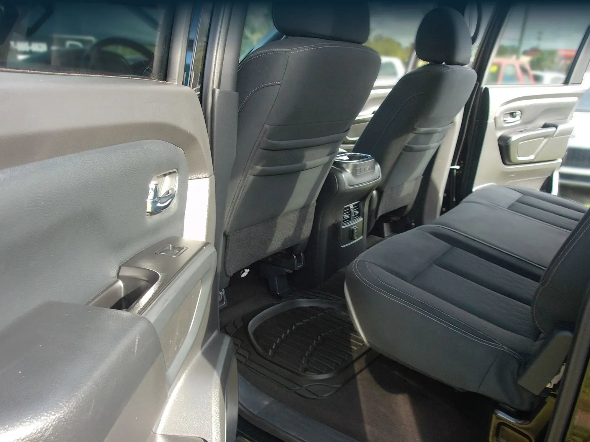 Used 2018 Nissan Titan SV w/ SV Convenience Package AWD/4WD image 27