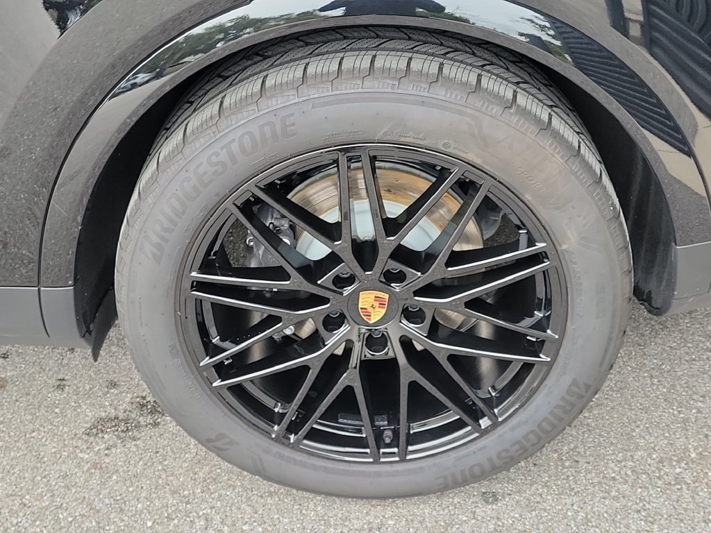 Certified 2026 Porsche Cayenne AWD/4WD image 11