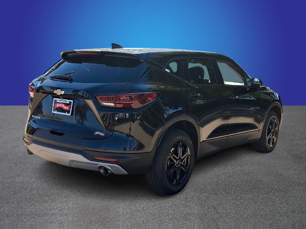 Used 2025 Chevrolet Blazer LT FWD image 4