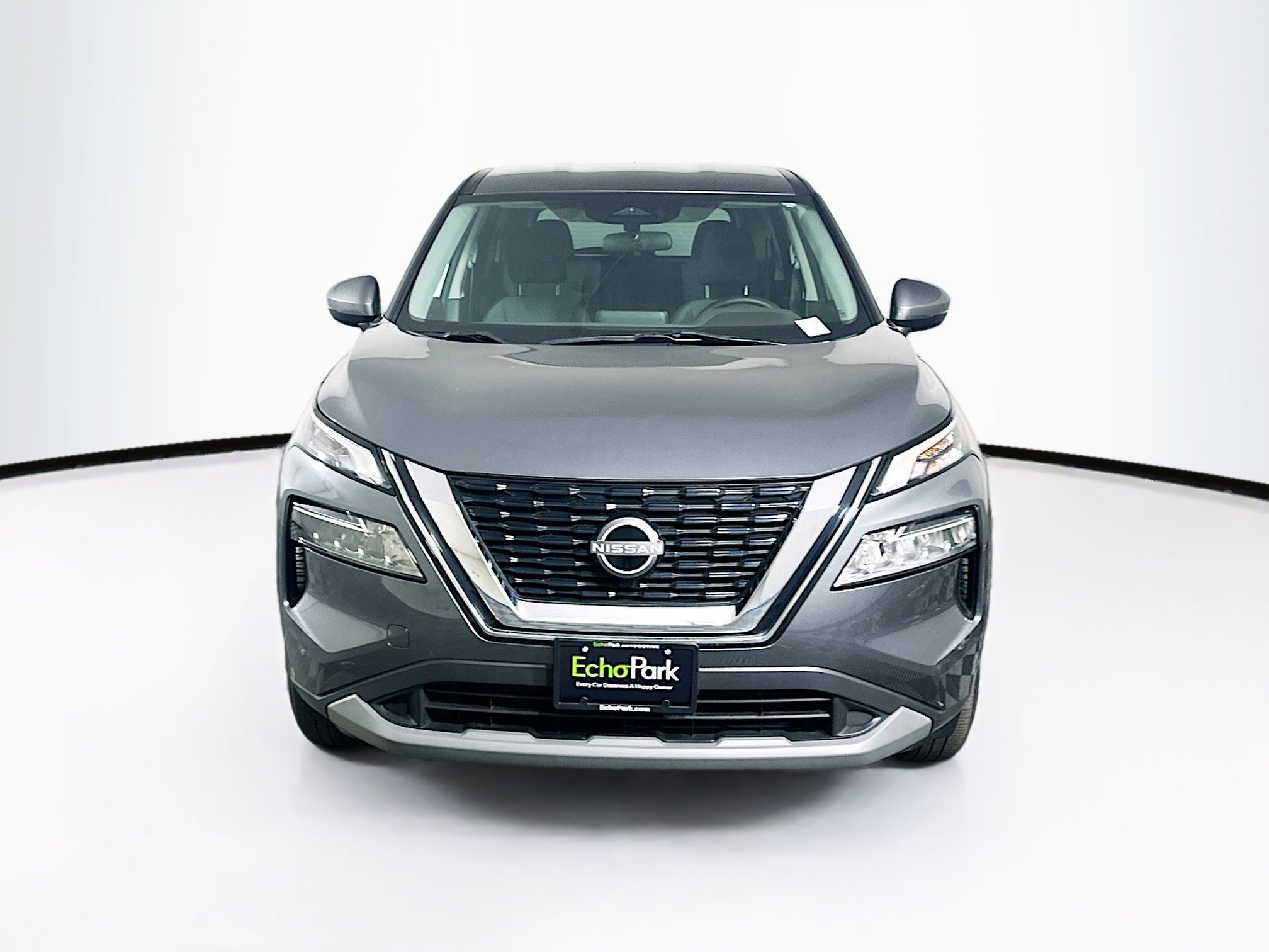 Used 2023 Nissan Rogue SV image 2