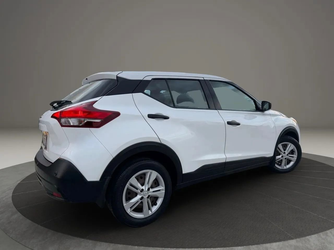 Used 2020 Nissan Kicks S image 5