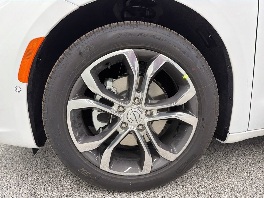 New 2026 Chrysler Pacifica Pinnacle w/ Trailer Tow Group FWD image 10