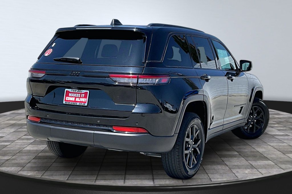 Used 2024 Jeep Grand Cherokee Altitude AWD/4WD image 22