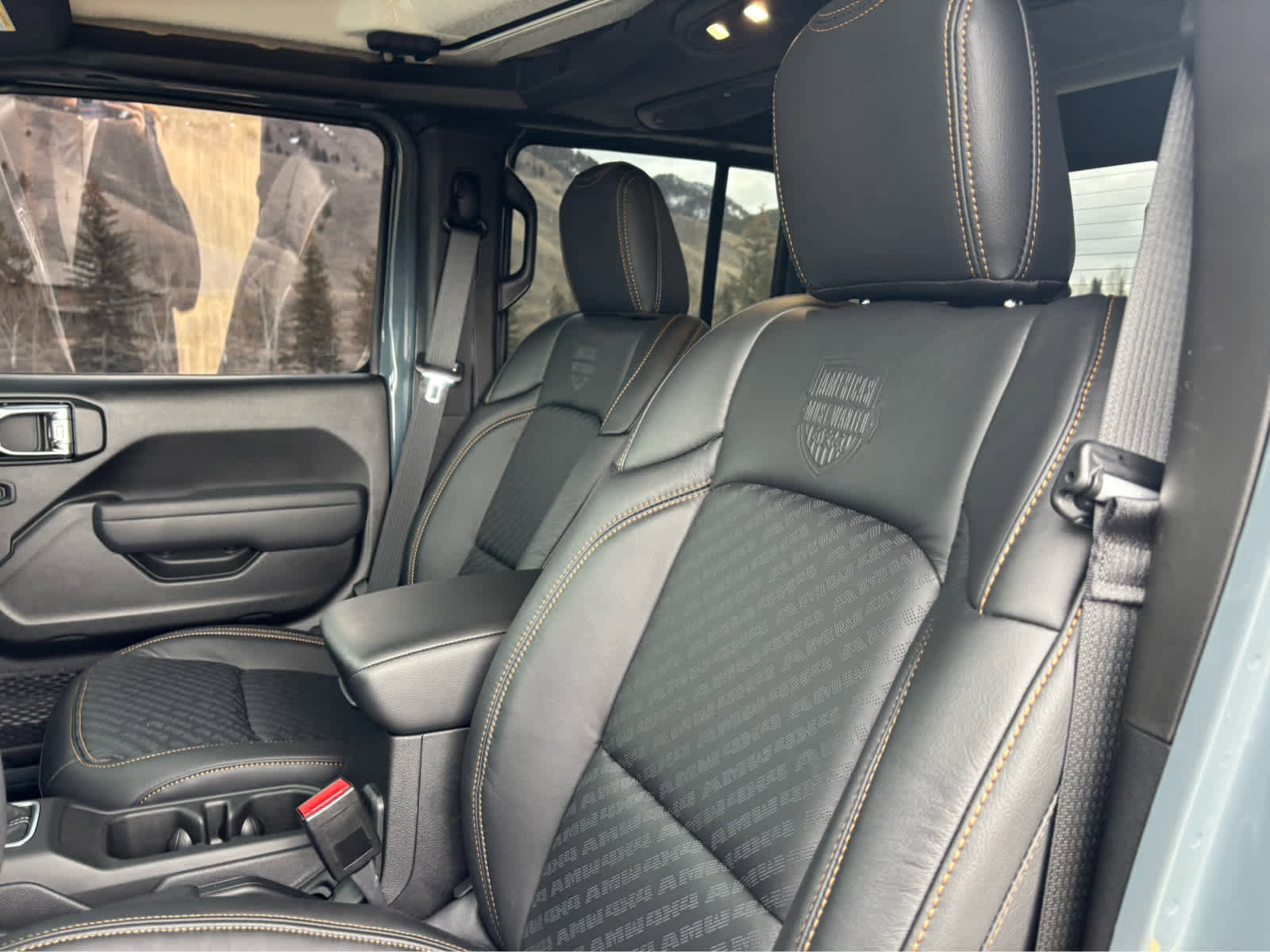 Used 2025 Jeep Gladiator Sport image 17