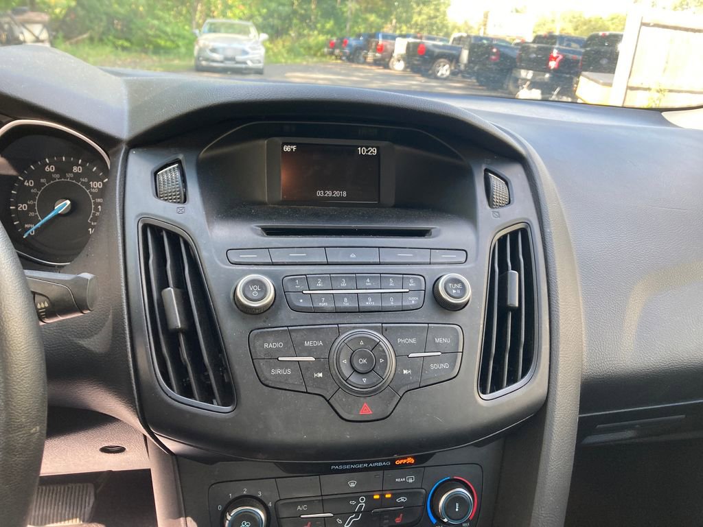 Used 2017 Ford Focus SE w/ Cold Weather Package image 23