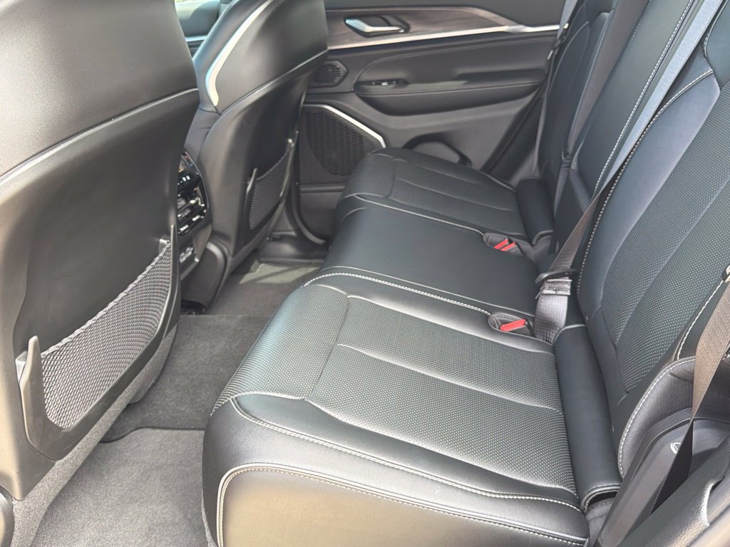 Used 2024 Jeep Grand Cherokee Overland RWD image 21