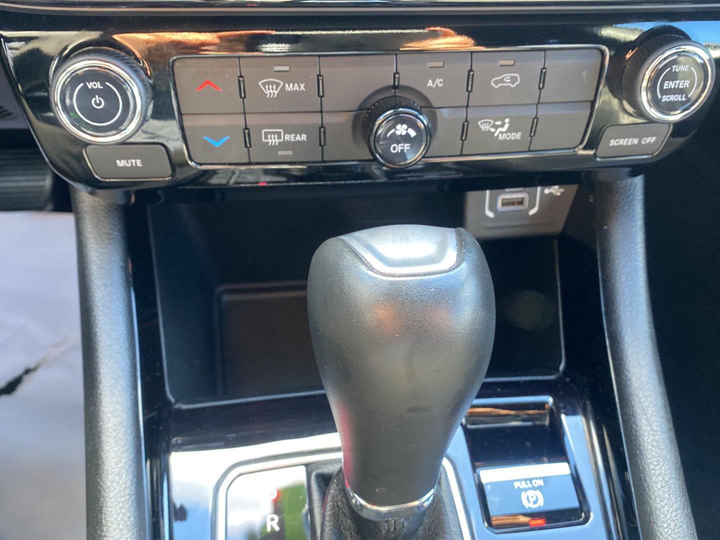 Used 2024 Jeep Compass Latitude w/ Altitude Special Edition image 13