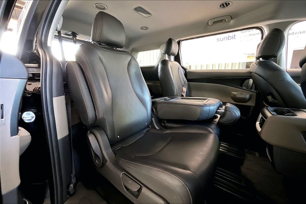 Used 2026 Kia Carnival FWD image 17