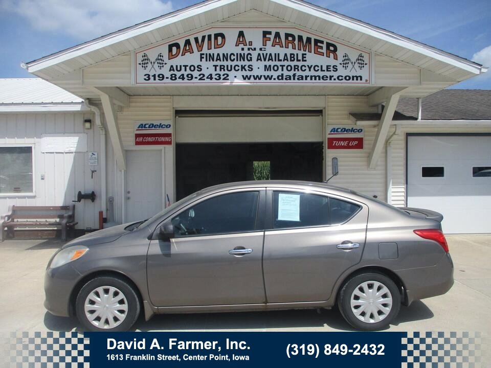 Used 2013 Nissan Versa SV w/ Convenience Pkg FWD image 1