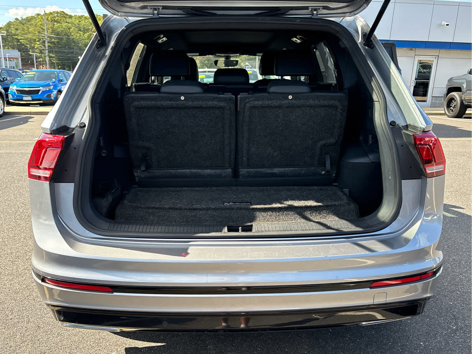 Used 2021 Volkswagen Tiguan SE R-Line image 31