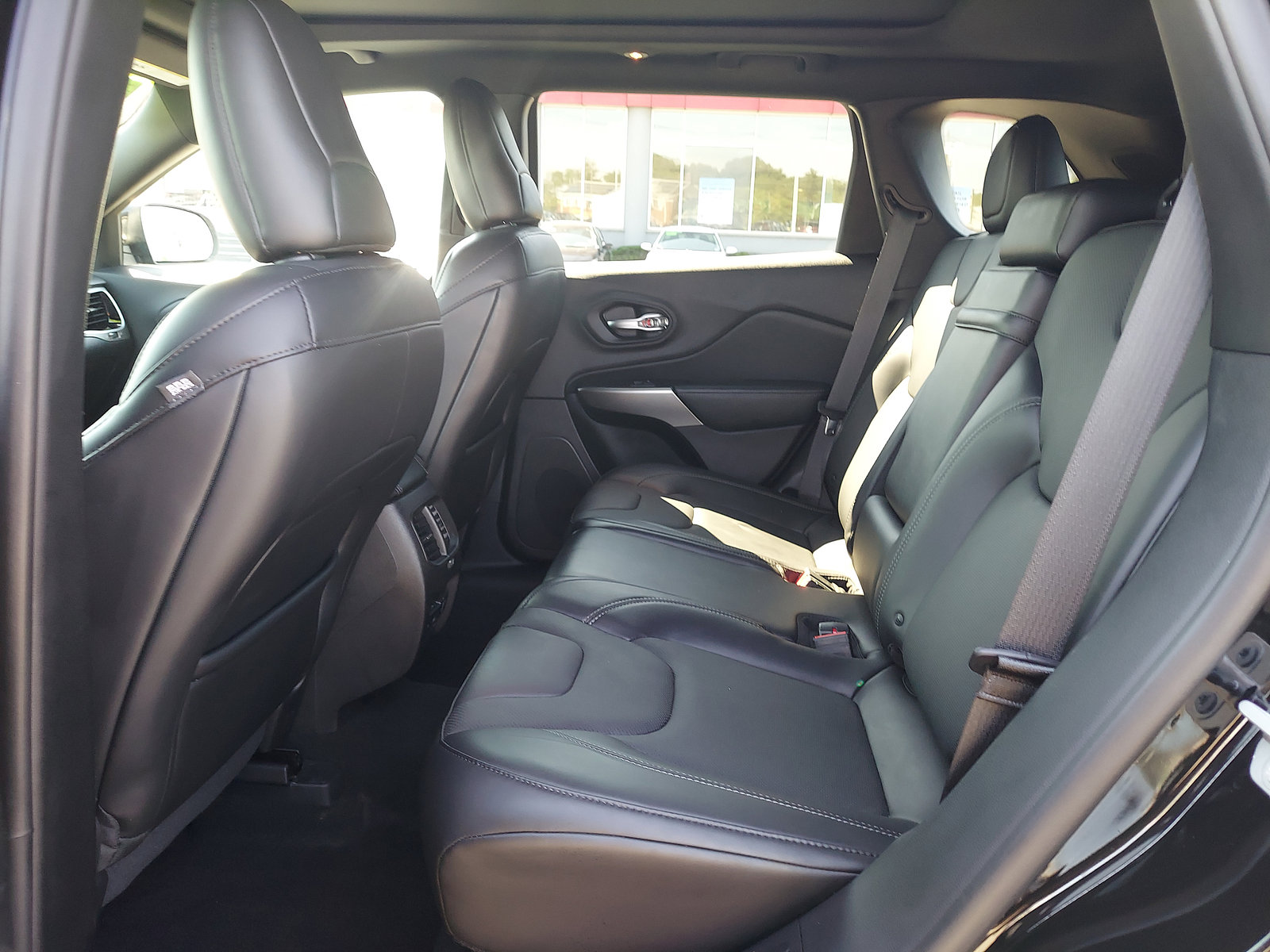 Certified 2019 Jeep Cherokee High Altitude image 10