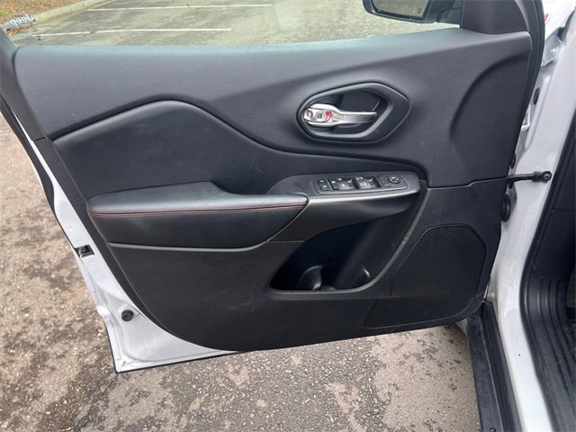 Used 2020 Jeep Cherokee Trailhawk image 17