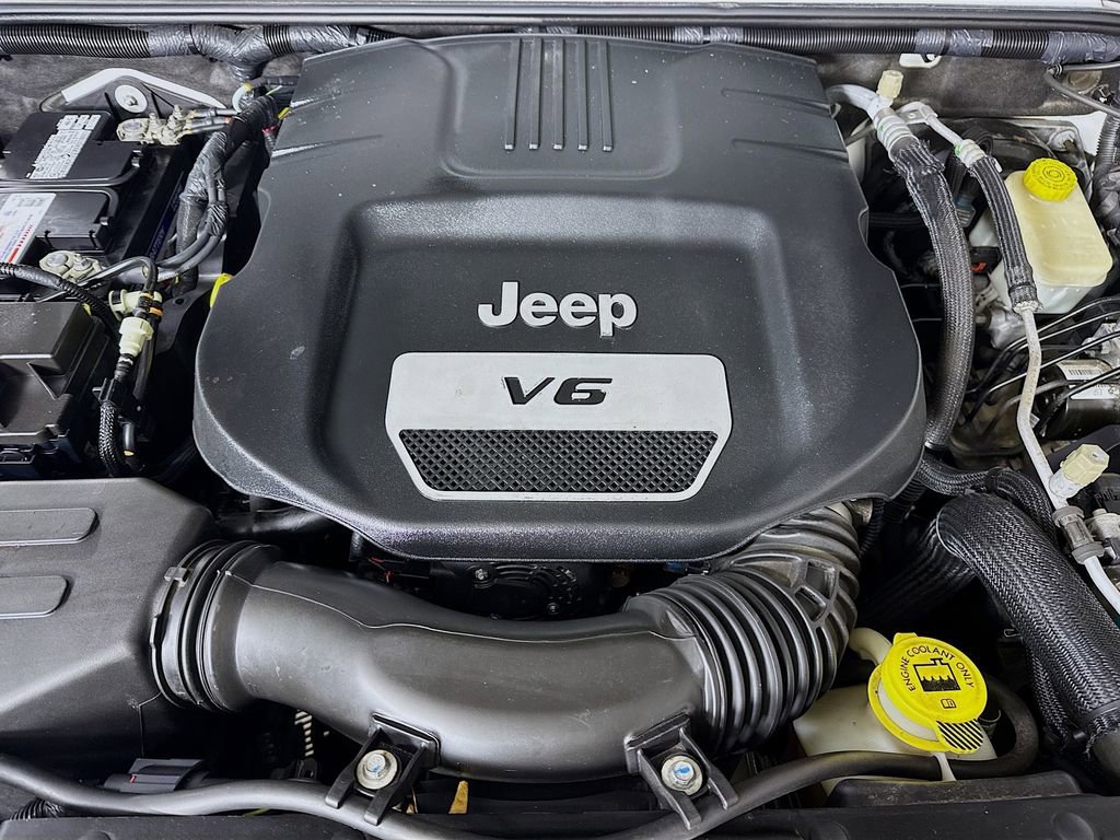 Used 2016 Jeep Wrangler Unlimited Sahara image 28