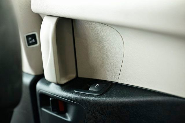 Used 2024 Chrysler Pacifica Touring-L image 23