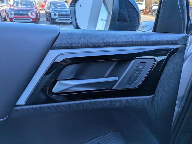 New 2025 Mitsubishi Outlander SEL Black Edition image 12