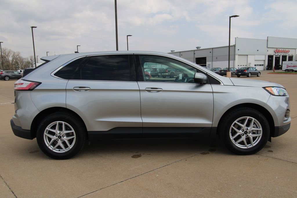 Used 2024 Ford Edge SEL image 4