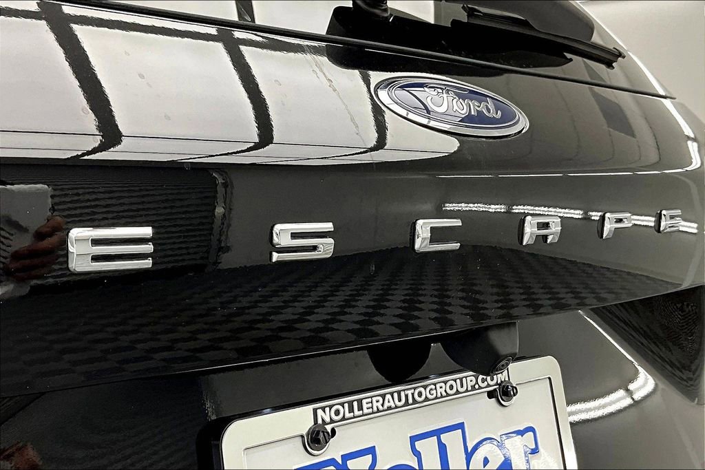 New 2025 Ford Escape ST-Line w/ Tech Pack #1 FWD image 9