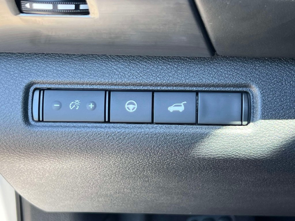Used 2023 Nissan Pathfinder SL AWD/4WD image 19