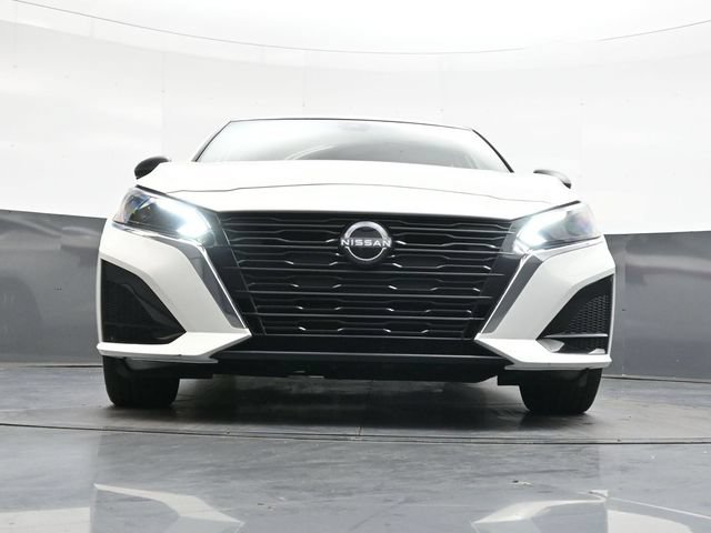 Used 2025 Nissan Altima 2.5 SV FWD image 40