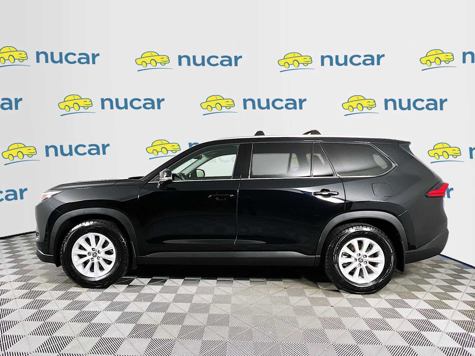 Used 2024 Toyota Grand Highlander XLE image 4