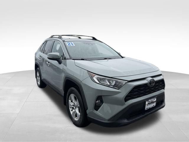 Used 2021 Toyota RAV4 XLE w/ Convenience Package image 3