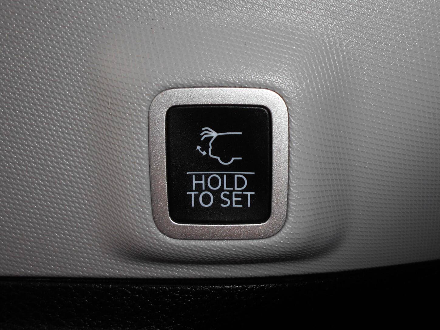 Certified 2023 Jeep Grand Cherokee Laredo w/ Luxury Tech Group I AWD/4WD image 13