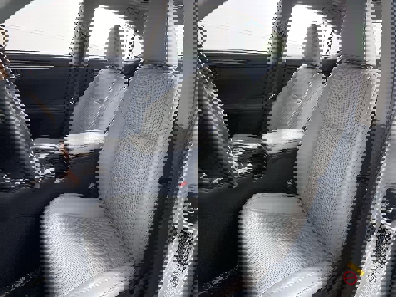 Used 2018 Lexus ES 350 w/ Luxury Package w/Wood Trim image 12