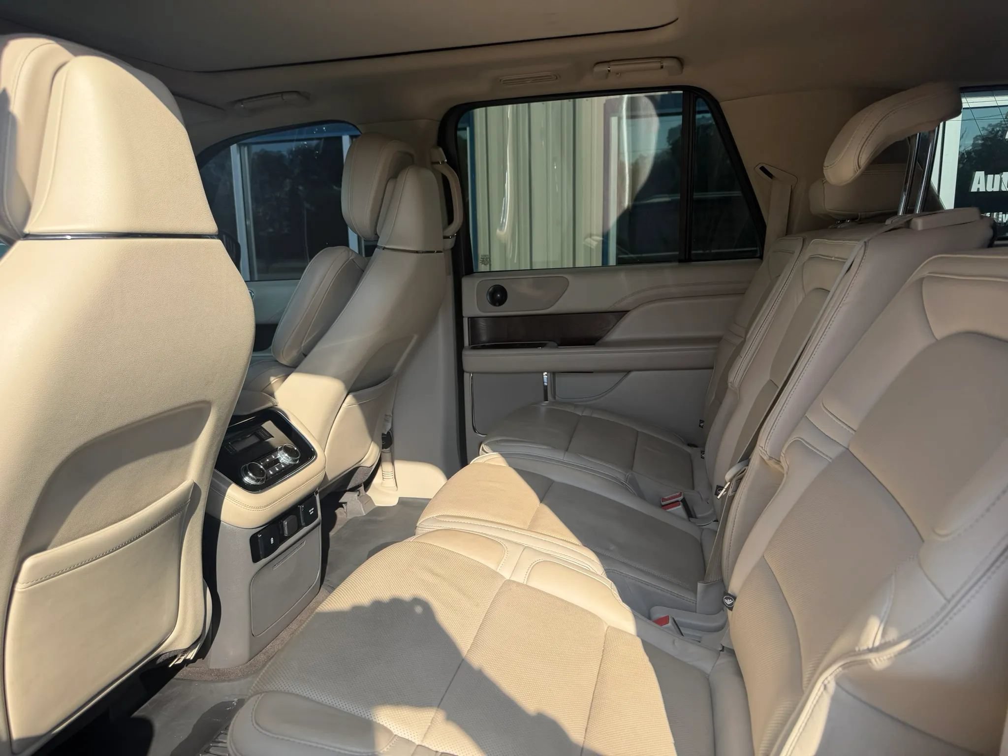 Used 2018 Lincoln Navigator L Select w/ Cargo Package AWD/4WD image 6