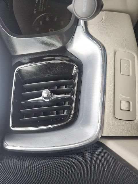 Used 2020 Volvo XC60 T5 Momentum FWD image 22