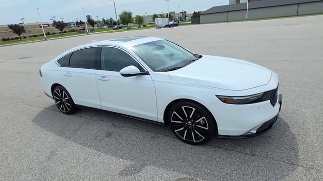 Used 2024 Honda Accord Touring image 3