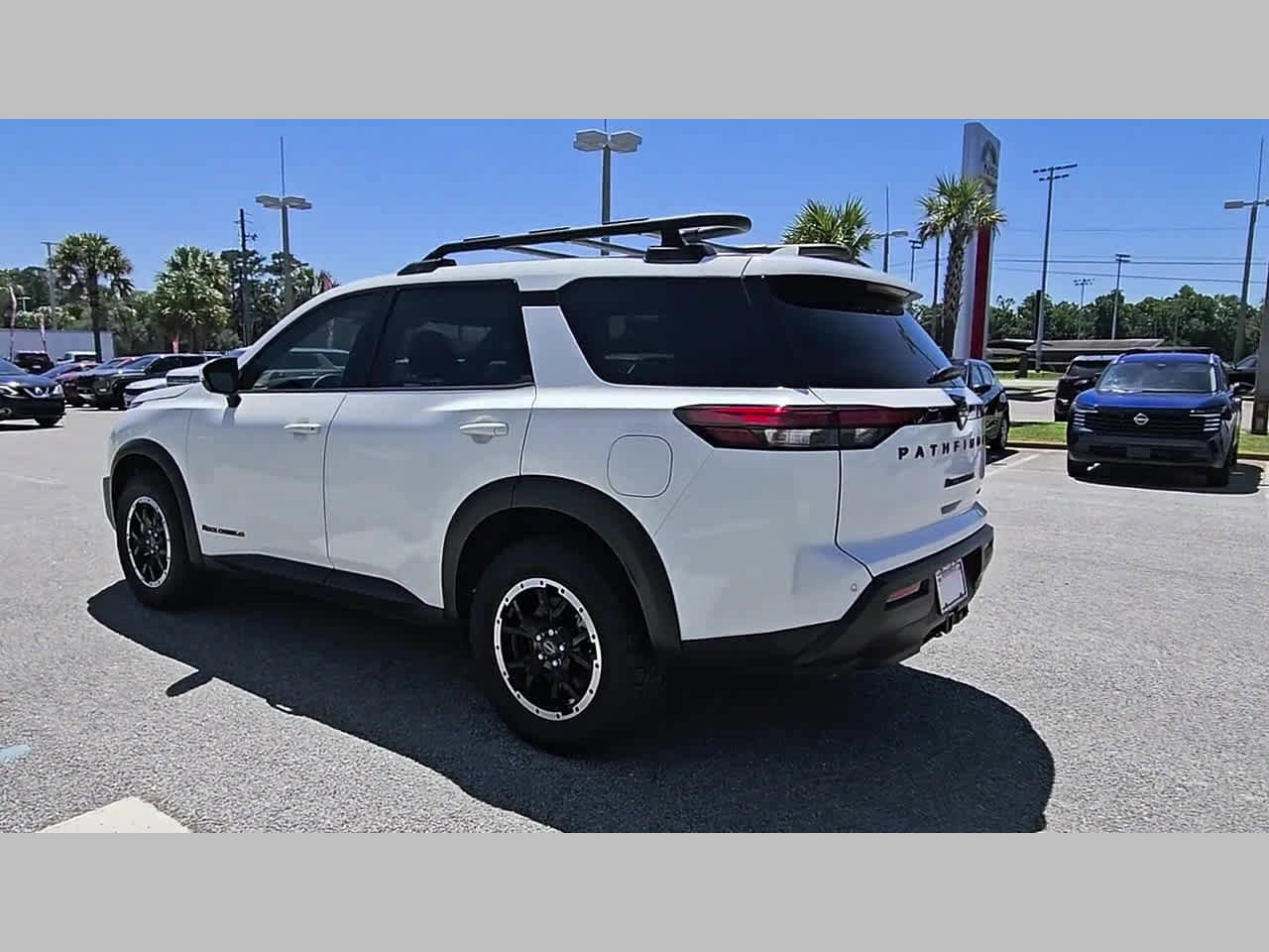 Used 2025 Nissan Pathfinder Rock Creek AWD/4WD image 29