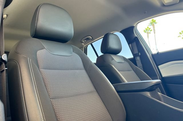 Used 2025 Chevrolet Trax LT FWD image 20