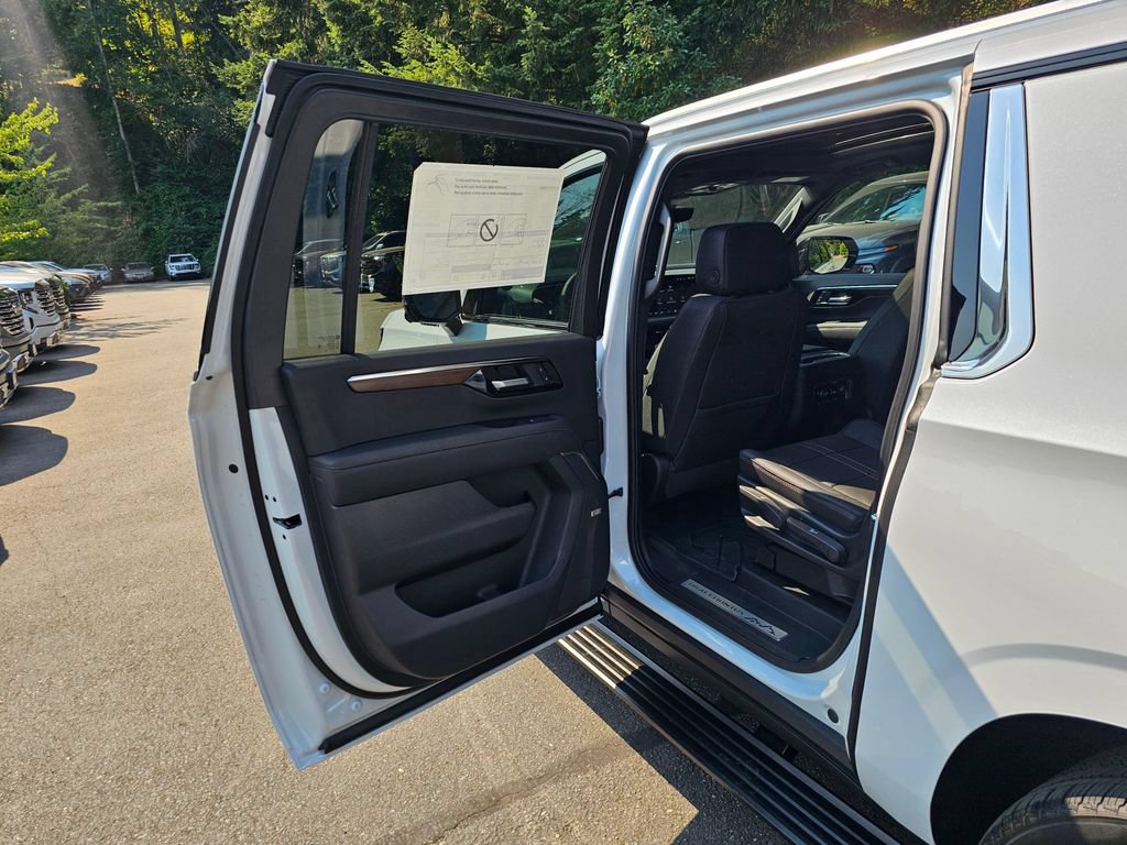 New 2026 Chevrolet Suburban High Country AWD/4WD image 16