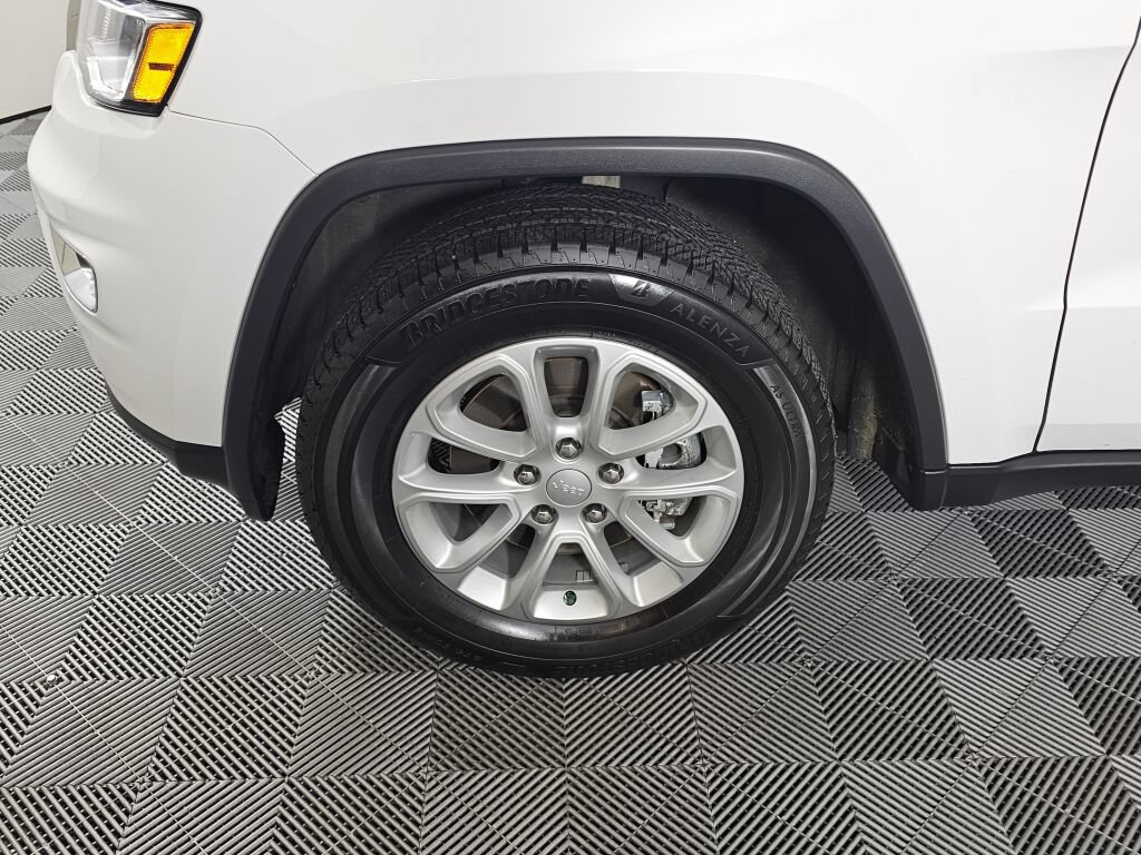 Used 2021 Jeep Grand Cherokee Laredo AWD/4WD image 10