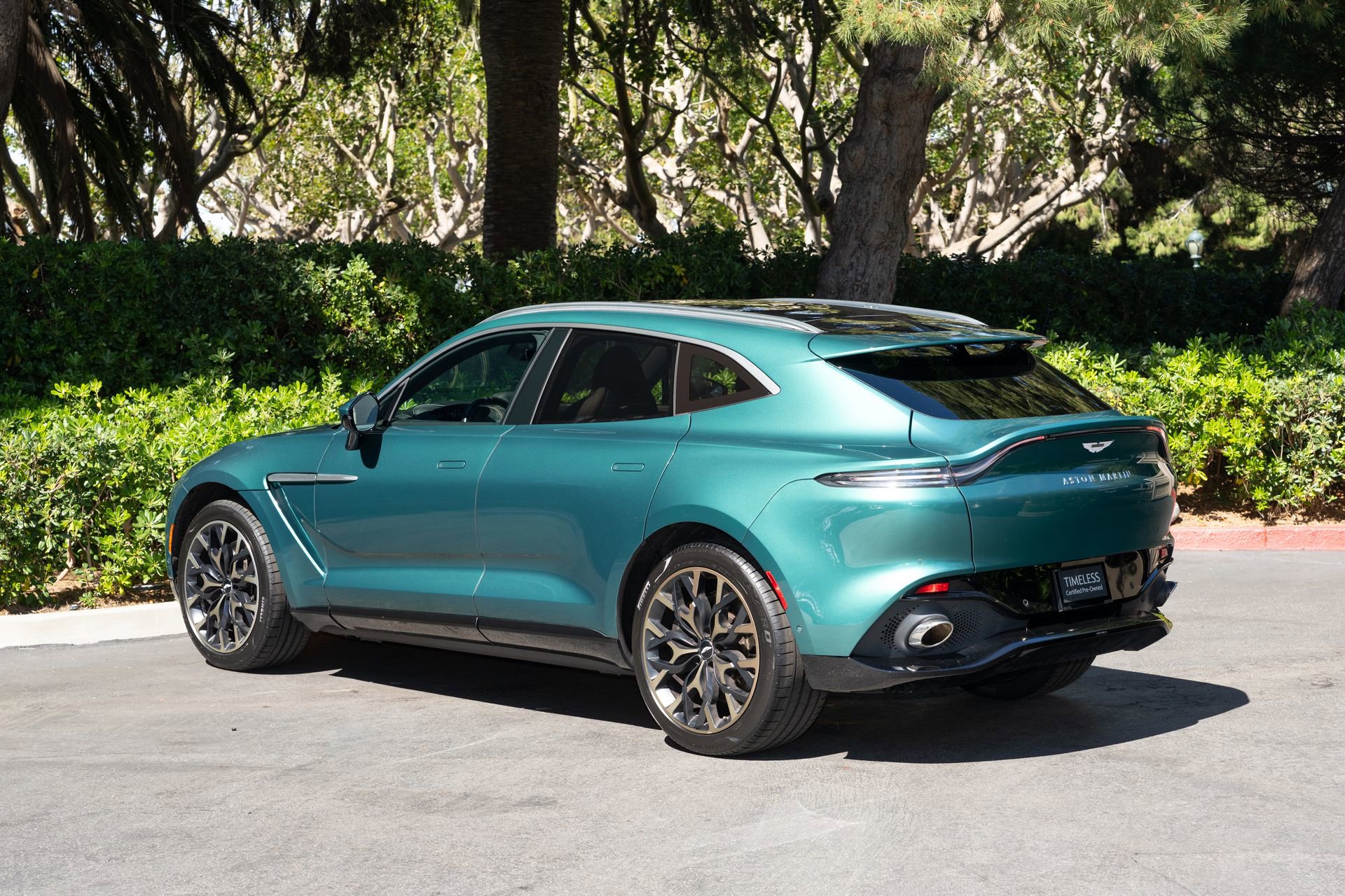 Used 2021 Aston Martin DBX AWD/4WD image 4