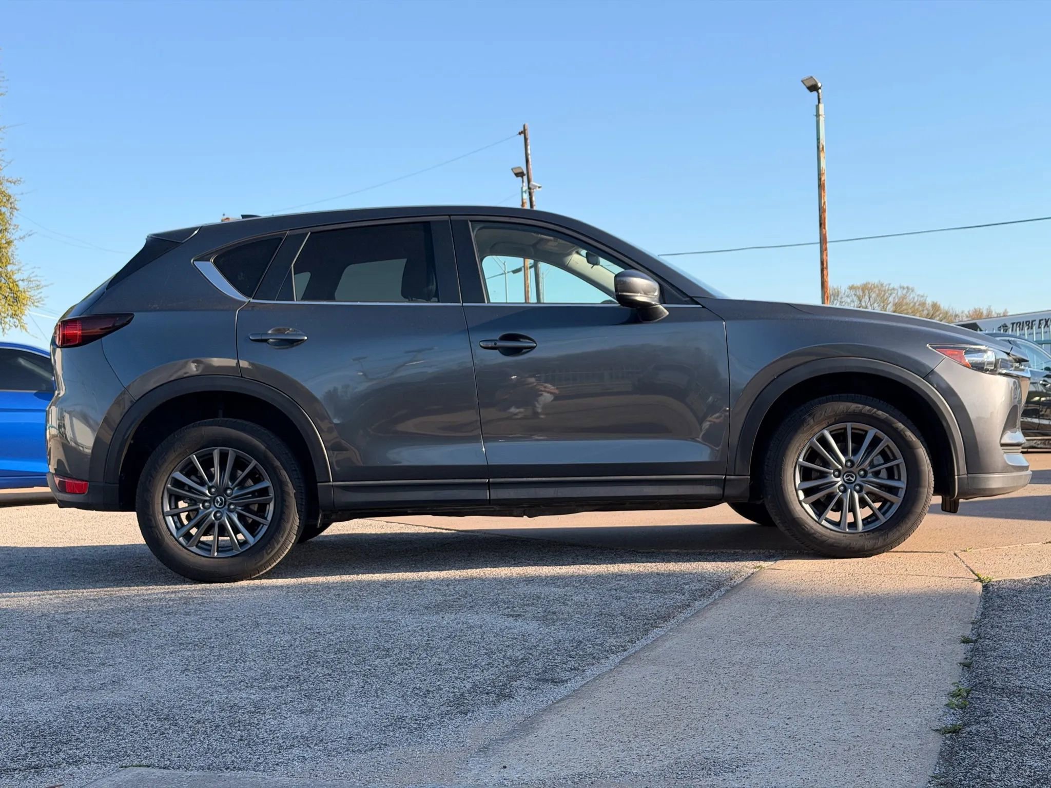 Used 2021 MAZDA CX-5 Touring FWD image 2